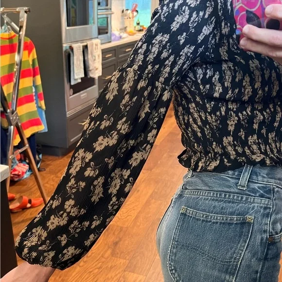 Grade & Gather ruched blouse with bell sleeve size S EUC - Picture 5 of 6